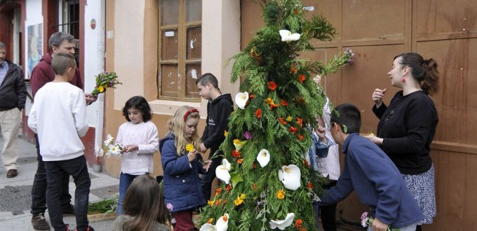 Canido celebra sus Maios con música, magia y talleres de arreglos florales
